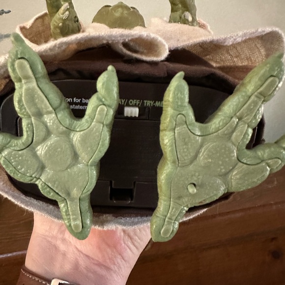 Hasbro Green and Brown Jedi Master Action Figure - Picture 3 of 3